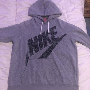 Boys Nike Hoodie (Fits like a Men’s Medium)